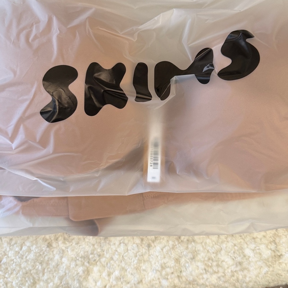 [Skims] NWT Smoothing Full Coverage Lightly Lined Bra - Picture 4 of 5